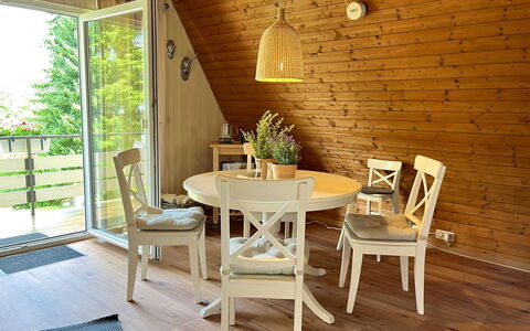 Ferienhäusle Nina: Meubles, Design Intérieur, Sol, Chaise, Bois, Table, Parquet, Table Cuisine Et Salle A Manger, Sol, Salle À Manger