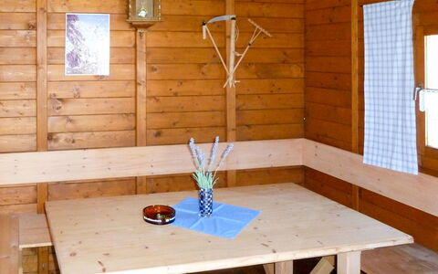 Bischofsmais 635: Pièce, Table, Meubles, Bois, Sol, Tache De Bois, Maison, Cabane En Rondins, Bâtiment, Design Intérieur