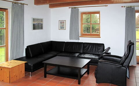 Ilztal: Pièce, Propriété, Meubles, Salon, Bâtiment, Maison, Design Intérieur, Sol, Plafond, Table