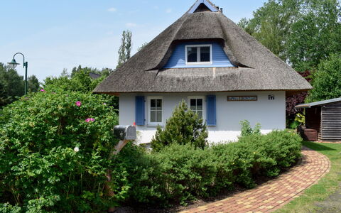 Katja: Propriété, Maison, Chalet, Domicile, Bâtiment, Immobilier, Ferme, Toit, Lot Terre, Zone Rurale