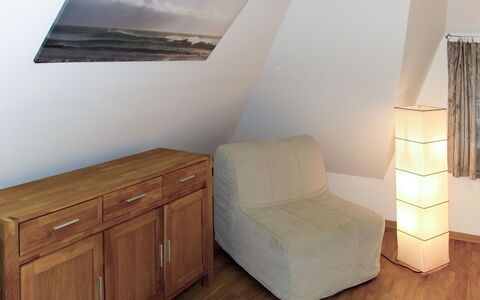 Katja: Pièce, Propriété, Meubles, Sol, Mur, Design Intérieur, Maison, Éclairage, Plafond, Bois