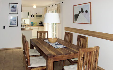 Katja: Pièce, Salle À Manger, Meubles, Propriété, Table, Design Intérieur, Table Cuisine Et Salle A Manger, Sol, Dur, Bâtiment