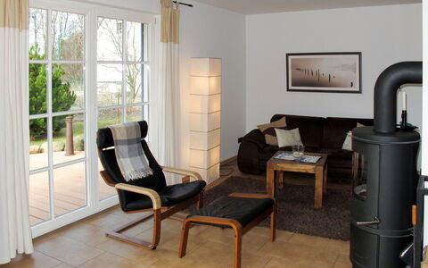 Katja: Pièce, Meubles, Propriété, Salon, Bâtiment, Sol, Design Intérieur, Maison, Immobilier, Chaise