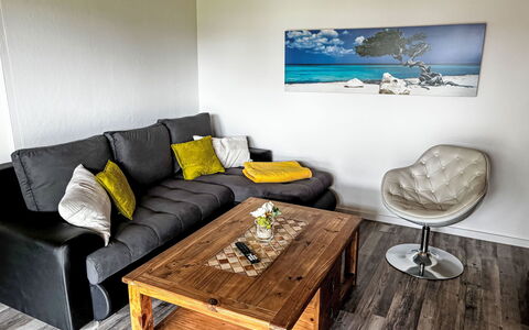 Paula: Meubles, Canapé, Design Intérieur, Sol, Sol, Bois, Salon, Pièce, Parquet, Domicile