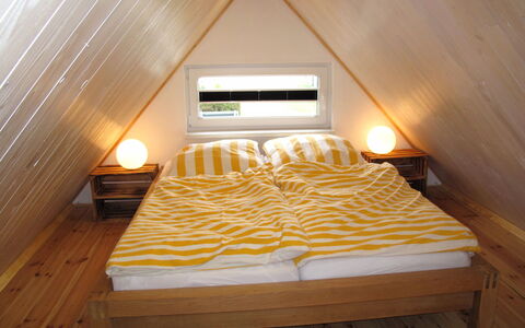 Paula: Chambre, Pièce, Lit, Meubles, Propriété, Grenier, Cadre De Lit, Matelas, Design Intérieur, Drap De Lit