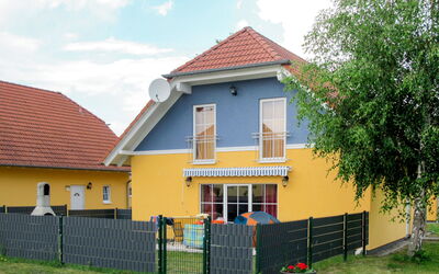 Verchen 608: Ciel, Nuage, Plante, Bâtiment, Fenêtre, Propriété, Maison, Arbre, Clôture, Lot Terre