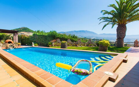 El Nido: L'Eau, Ciel, Plante, Propriété, Piscine, Bleu Azur, Vert, Bâtiment, Arbre, Mobilier De Jardin