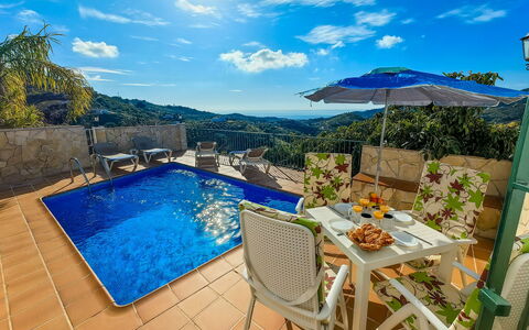 La Era: Bleu, Piscine, Recours, Mobilier De Jardin, Loisir, Eco Hôtel, Parapluie, Balancelle, Chaise, Hôtel