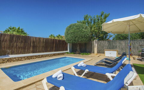 Frijoles: L'Eau, Propriété, Ciel, Plante, Piscine, Bleu Azur, Arbre, Mobilier De Jardin, Bâtiment, Ombre