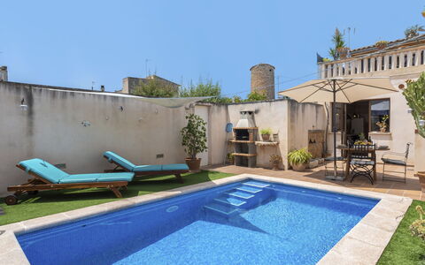 Pueblo: Plante, Ciel, Bâtiment, Bleu Azur, Bleu, L'Eau, Piscine, Ombre, Herbe, Loisir