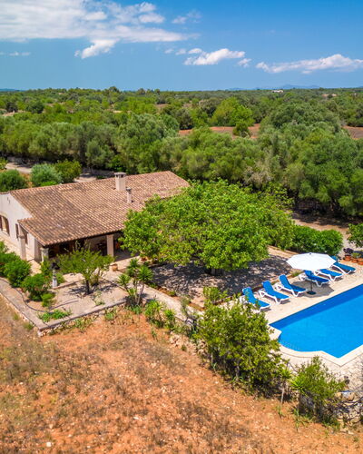 Casetes: Ciel, Plante, Jour, Nuage, Bâtiment, Bleu Azur, Paysage Naturel, Architecture, Lot Terre, Piscine