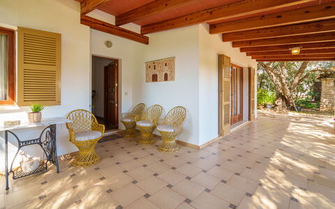 Can Damia: Propriété, Plante, Bois, Bâtiment, Chaise, Design Intérieur, Sol, Sol, Mur, Ombre