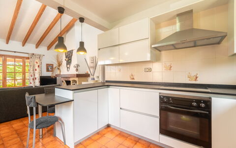 Ca Na Rosa: Cabinetry, Comptoir, Meubles, Cuisinière, Appareil De Cuisine, Cuisine, Bois, Électroménager, Bâtiment, Éclairage