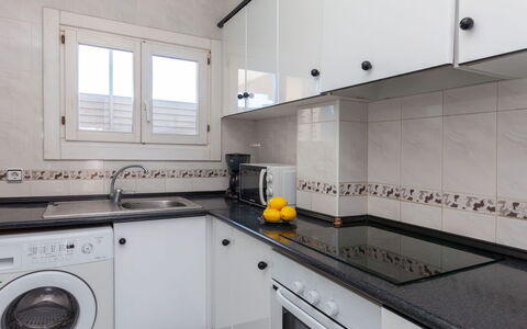 Riells Park: Propriété, Pièce, Comptoir, Cabinetry, Cuisine, Meubles, Design Intérieur, Maison, Bâtiment, Tuile