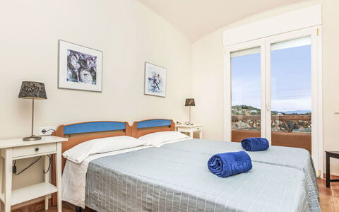 Xarmada Marco: Meubles, Appartement, Domicile, Pièce, Chambre, Lit, Hôtel, Chaise, Cadre, Cadre De Lit