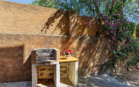 Bretos 12: Plante, Table, Ciel, Arbre, Mobilier De Jardin, Bois, Mur, Tableau De Plein Air, Mur De Pierre, Paysage