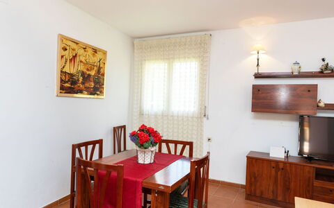Puigventos: Meubles, Propriété, Table, Cabinetry, Chaise, Bois, Design Intérieur, Éclairage, Plante D'Appartement, Cadre