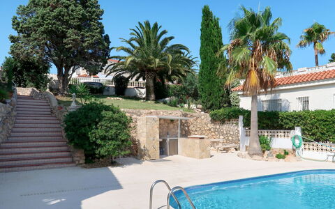 Tres Flores: L'Eau, Ciel, Plante, Bâtiment, Arbre, Bleu Azur, Bleu, Piscine, Ombre, Arecales