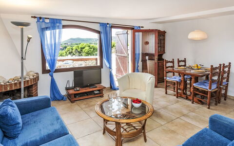 Sagitario 2: Table, Meubles, Canapé, Propriété, Bleu, Cadre, Bleu Azur, Plante D'Appartement, Bois, Design Intérieur