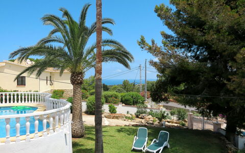 Romantica: Plante, Ciel, Propriété, Bâtiment, Bleu, Ombre, Mobilier De Jardin, Arbre, Lot Terre, Arecales