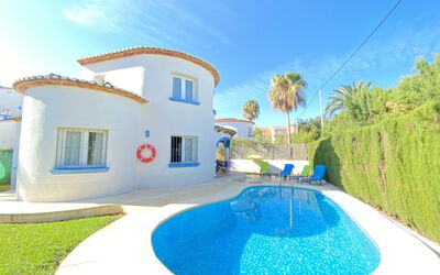 Molins 704.6: Plante, Ciel, Propriété, Bâtiment, Bleu Azur, Bleu, Arbre, Maison, Loisir, Zone Résidentielle