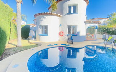 Molins 704.8: Plante, Ciel, Propriété, Bâtiment, Bleu Azur, Bleu, Arbre, Maison, Loisir, Zone Résidentielle