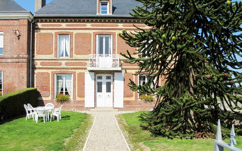 Le Domaine du Vasouy: Propriété, Bâtiment, Plante, Fenêtre, Lot Terre, Architecture, Herbe, Maison, Porte, Chalet