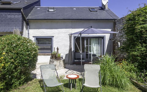 Entre Mer et Jardin: Plante, Bâtiment, Propriété, Fenêtre, Maison, Ciel, Lot Terre, Chalet, Architecture, Herbe