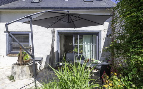 Entre Mer et Jardin: Plante, Bâtiment, Fenêtre, Ombre, Architecture, Lot Terre, Chalet, Zone Résidentielle, Herbe, Chaise