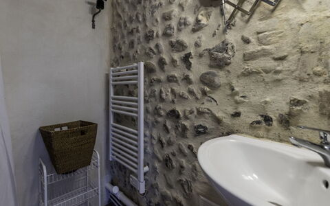 Entre Mer et Jardin: Propriété, Évier, Luminaire Plomberie, Robinet, Lavabo, Salle De Bains, Bois, Design Intérieur, Architecture