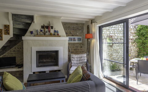 Entre Mer et Jardin: Propriété, Meubles, Bâtiment, Confort, Bois, Cadre, Salon, Design Intérieur, Sol