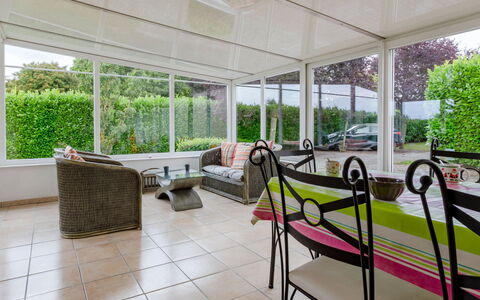 Le Saint Vigor: Ciel, Plante, Meubles, Communauté Des Plantes, Table, Paysage Naturel, Chaise, Lot Terre, Mobilier De Jardin, Arbre
