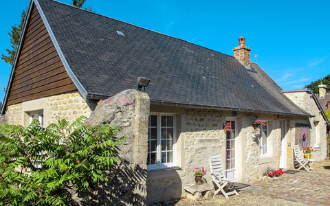 Les Lutins: Ciel, Bâtiment, Plante, Fenêtre, Maison, À Déchaumer, Lot Terre, Chalet, Toit, Façade