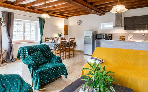 Le Clos Renard: Nuage, Table, Ciel, Meubles, Plante, Propriété, Montagne, Vaisselle, Bâtiment, La Nature