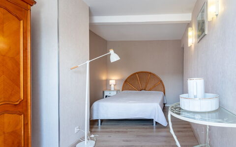 Le Repos: Bâtiment, Meubles, Confort, Bois, Design Intérieur, Sol, Sol, Cadre De Lit, Lit, Ombre
