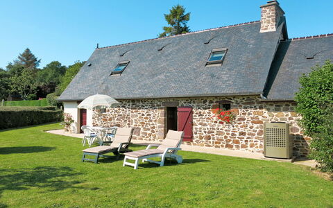 La Chevalerie: Plante, Ciel, Bâtiment, Fenêtre, Arbre, Maison, Extérieur Banc, Lot Terre, Herbe, Paysage Naturel