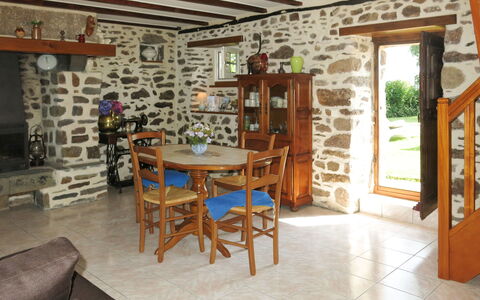 La Chevalerie: Propriété, Bâtiment, Pièce, Meubles, Maison, Design Intérieur, Immobilier, Plafond, Domicile, Faisceau