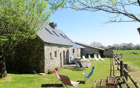 La Bergerie: Propriété, Chalet, Maison, Ferme, Zone Rurale, Arbre, Domicile, Bâtiment, Herbe, Cour
