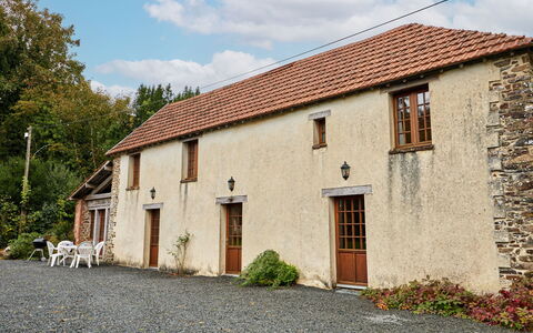 Savigny 608: Plante, Nuage, Ciel, Propriété, Bâtiment, Fenêtre, Arbre, Maison, Porte, Lot Terre