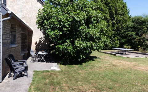 De Malau: Plante, Fenêtre, Ciel, Bâtiment, Lot Terre, Arbre, Ombre, Herbe, Paysage, Immobilier