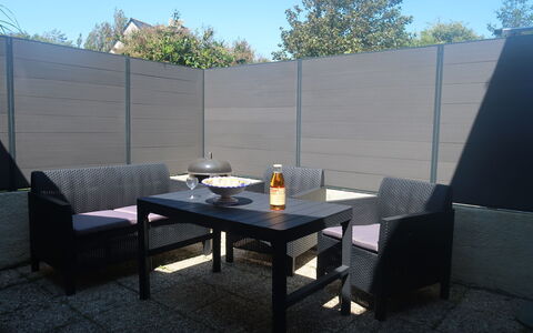 Ty Marieflo: Ciel, Meubles, Propriété, Table, Arbre, Vaisselle, Ombre, Bois, Mobilier De Jardin, Tableau De Plein Air