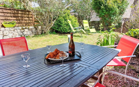 Ty Marieflo: Table, Plante, Aliments, Meubles, Vaisselle, Tableau De Plein Air, Mobilier De Jardin, Chaise, Bois, Design Intérieur