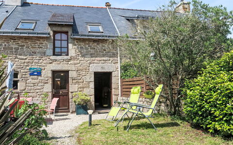 Ty Marieflo: Plante, Ciel, Fenêtre, Bâtiment, Lot Terre, Porte, Chalet, Maison, Herbe, Zone Résidentielle