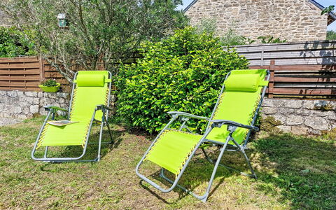 Ty Marieflo: Propriété, Plante, Meubles, La Nature, Ciel, Mobilier De Jardin, Accoudoir, Lot Terre, Ombre, Confort
