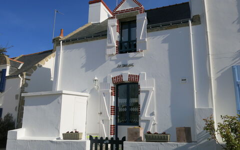 Ty Tan-Nie: Plante, Ciel, Bâtiment, Fenêtre, Maison, Porte, Façade, Toit, Chapelle, Église