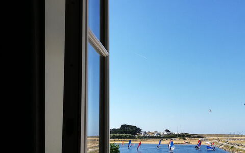 Raffinement, Confort et Vue Mer: L'Eau, Ciel, Bâtiment, Fenêtre, Bleu Azur, Ombre, Loisir, Piscine, Maison