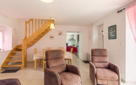 Va Zi Bihan: Propriété, Meubles, Confort, Bois, Design Intérieur, Cadre, Chaise, Architecture, Escaliers, Sol