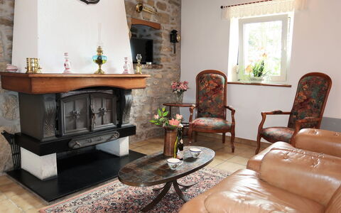 Ty Coz: Meubles, Propriété, Plante, Table, Bois, Plante D'Appartement, Salon, Cadre, Design Intérieur, Éclairage