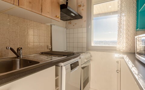 Cabourg 100: Evier, Cabinetry, Comptoir, Évier, Bâtiment, Robinet, Bois, Cuisine, Cuisinière, Luminaire Plomberie