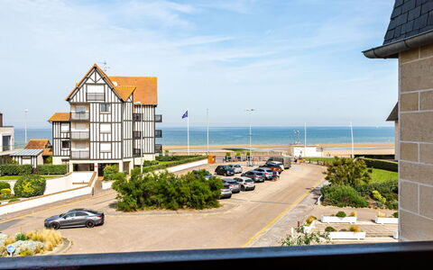 Cabourg 100: Plante, Ciel, Nuage, Bâtiment, L'Eau, Voiture, Maison, Cotiers Et Relief Océaniques, Design Urbain, Quartier